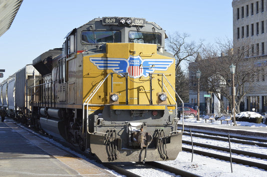 Electric 12V Train Horns vs. Battery-Powered Horn Guns: What Are You Actually Buying?
